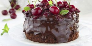 Рецепт шоколадного торта с фруктами