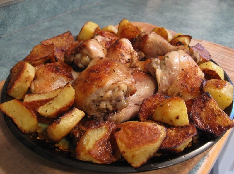 Курица в духовке с картошкой рецепт