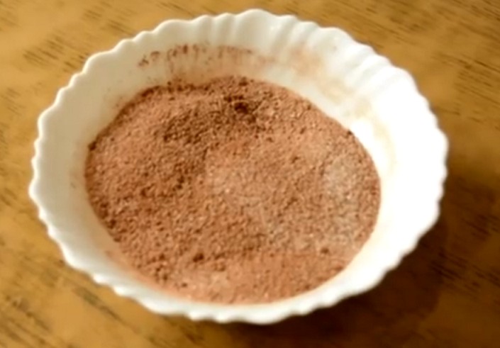 Шоколадная колбаска - смешиваем сахарный песок с какао