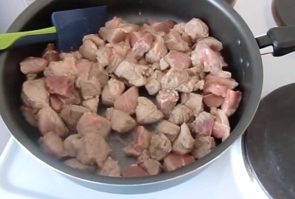Плов из свинины - обжариваем мясо