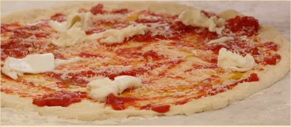 Пицца маргарита - добавляем моцареллу