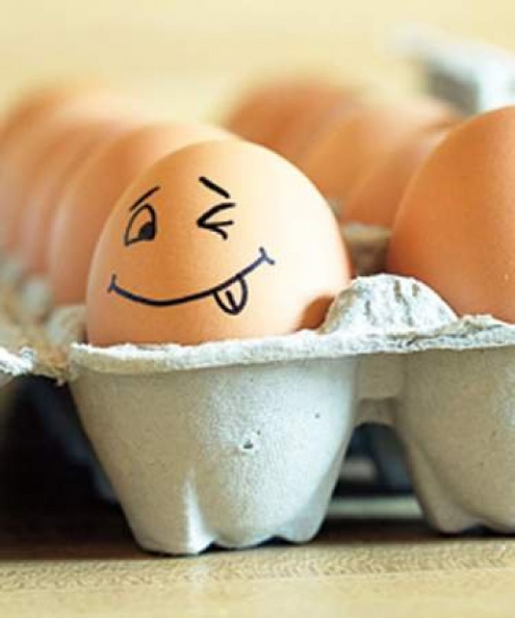 Как определить свежее яйцо