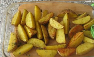 картошка по деревенски в духовке - готова