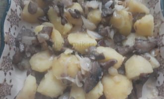 Картошка с грибами в духовке - перемешиваем ингредиенты фото
