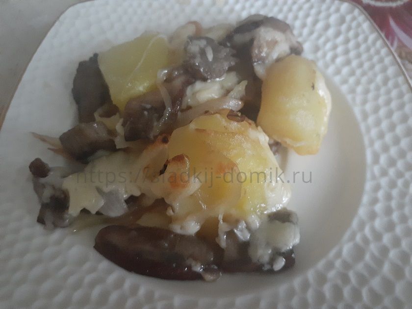 Картошка с грибами в духовке фото