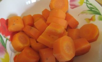 Котлеты из печени свиной - отвариваем морковь фото