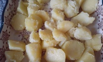 Картошка с сыром в духовке - картофель выкладываем фото