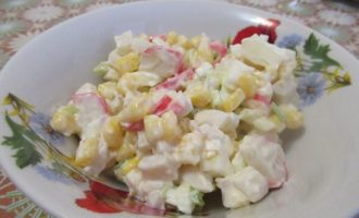 Простой салат с кальмаром