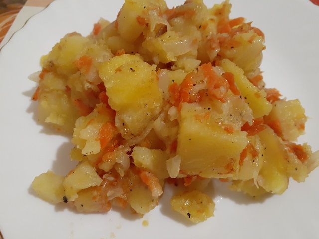 Картошка жареная с морковью