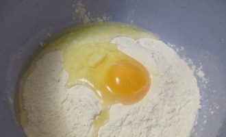 Мука и яйцо