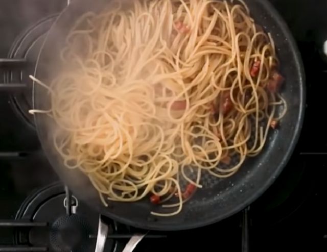 Смешиваем со спагетти