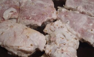 Мясо свинины на сковороде
