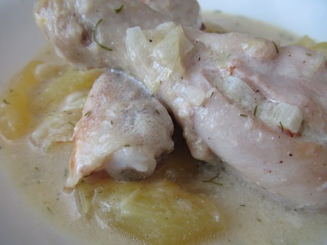 Курица с кабачками на сковороде
