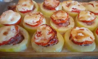 Кабачки с фаршем и помидорами в духовке