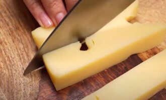 Нарезка твердого сыра